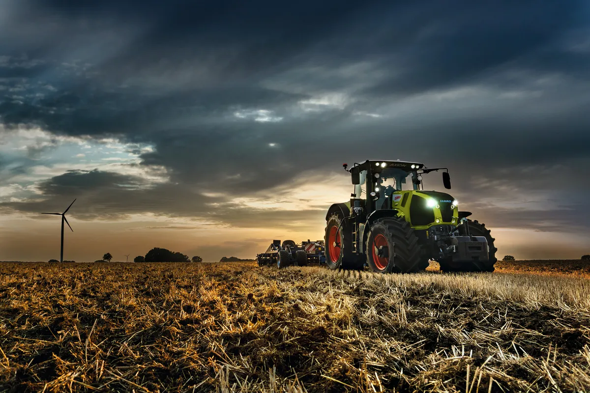 CLAAS AXION 820 CMATIC