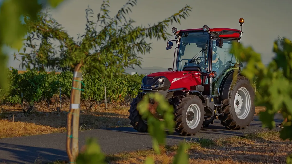 Case IH Farmall 100CL